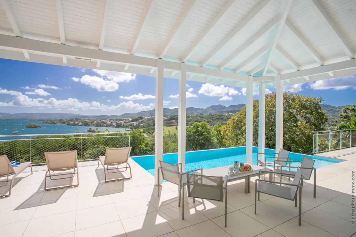 Location_Villa_Les_Trois_Ilets_Martinique_salon côté piscine